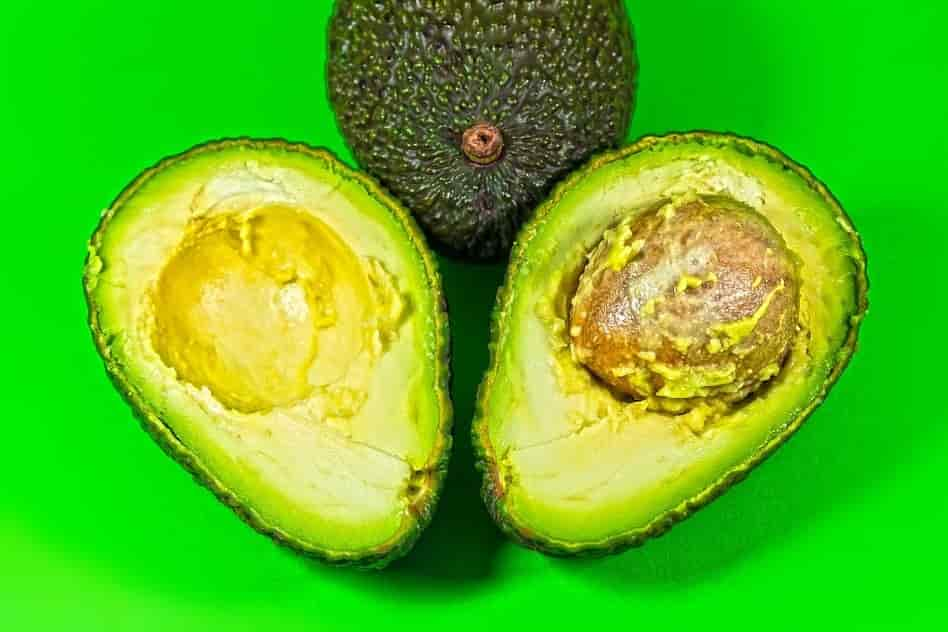 ¿El hueso del aguacate es comestible?