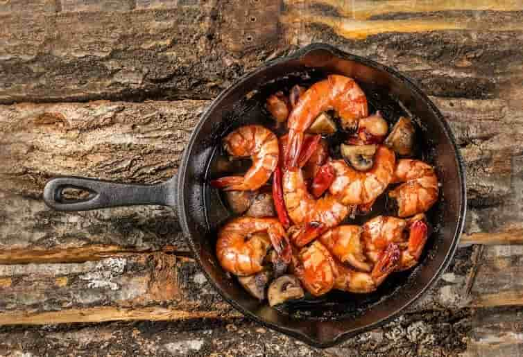 Comer gambas, champiñones o insectos ayuda a hacer la digestión, pero ¿es necesario?