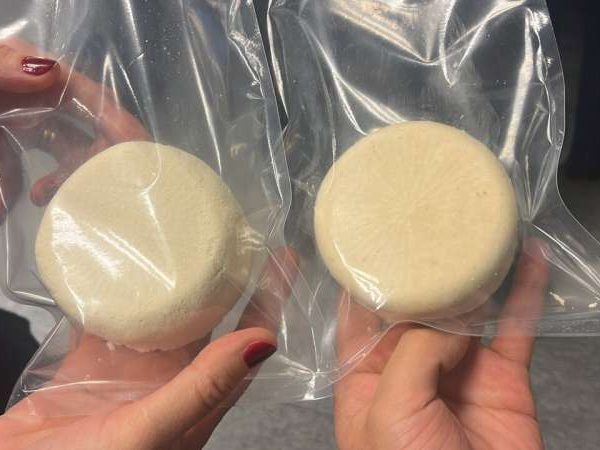 El popular queso de cocina elaborado con guisantes tiene el mismo sabor y textura.