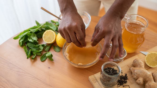 Tres alimentos con K y con hongos: lo que el kéfir, la kombucha y el koji tienen en común