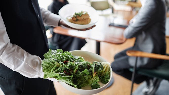 Comer tiene género: cómo los estereotipos influyen en nuestra alimentación