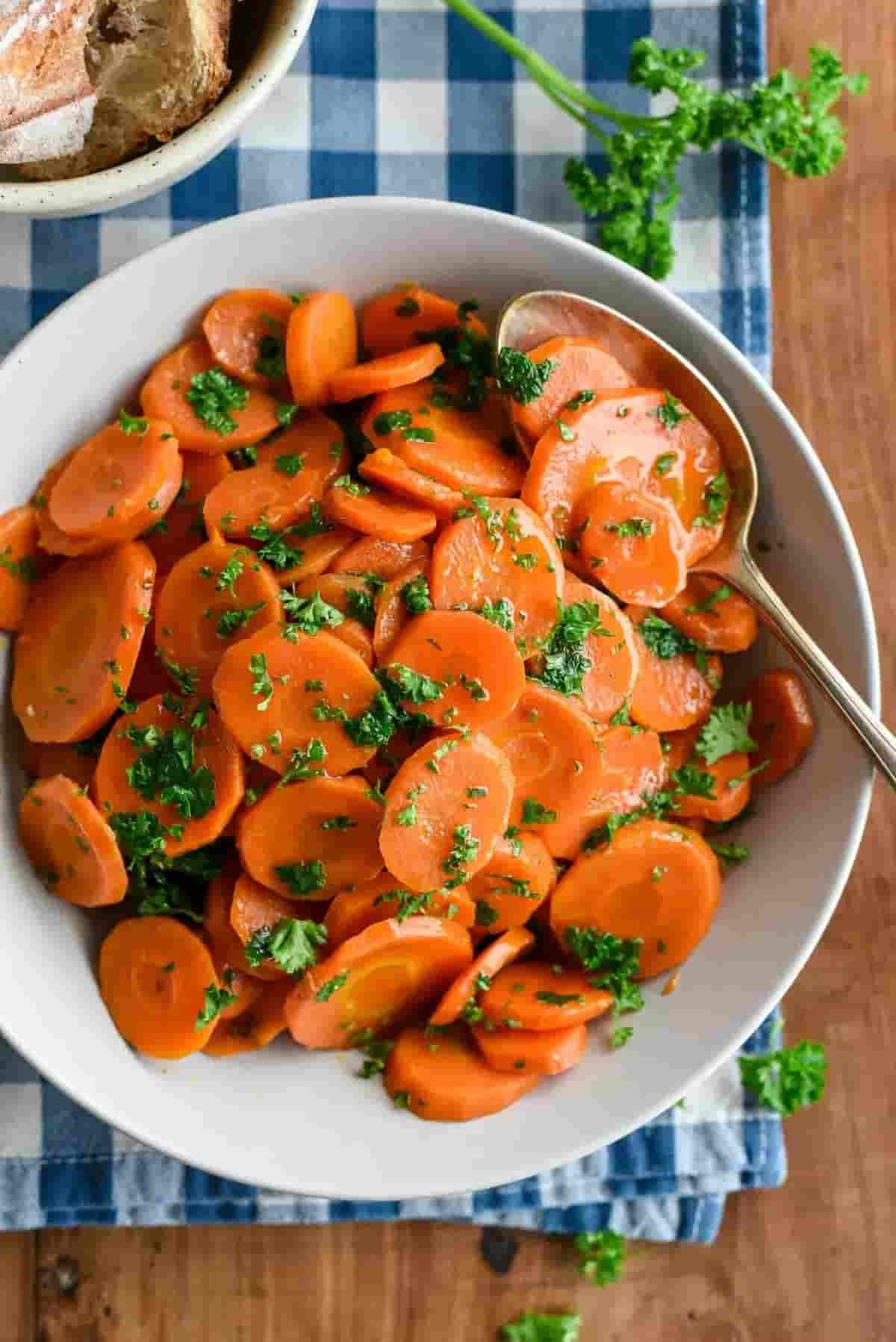 Zanahorias Vichy: el clásico francés que transforma una guarnición sencilla en un plato emblemático